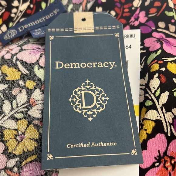 Democracy/ Wit & Wisdom Purple Floral Flutter short sleeve Top - Picture 9 of 12